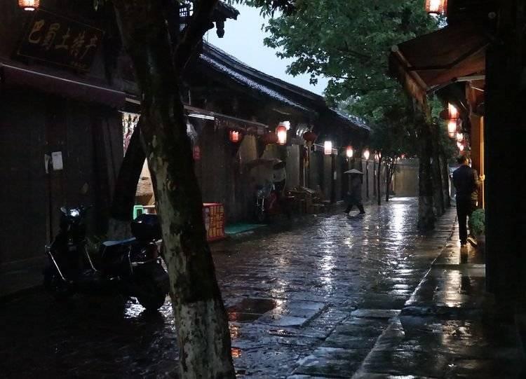 江疏影大方晒健身照，素颜可以看见脸上的痣，傲人身材一览无遗